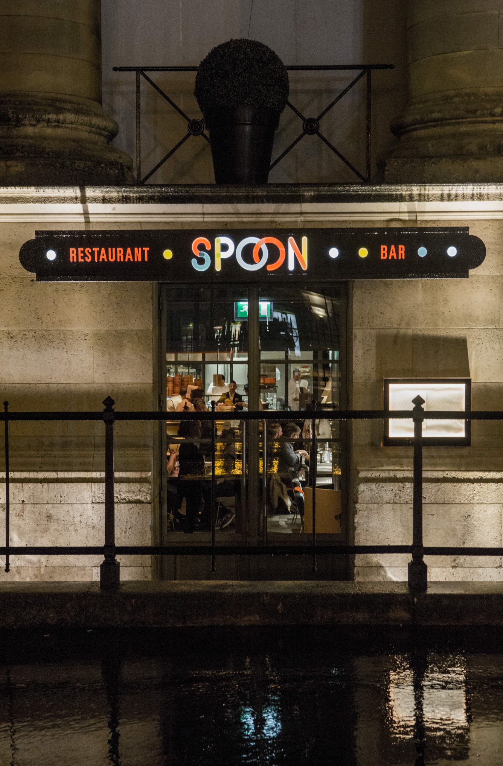 Identité restaurant Spoon par Soins Graphiques